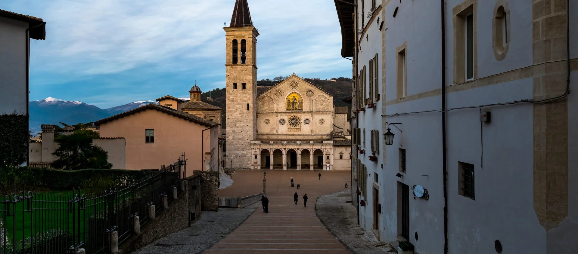 slide-spoleto-piazza-duomo-duomo